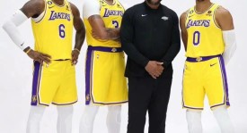 NBA转会市场风云：灰熊签独行侠弃将，勇士双线强阵备战新赛季